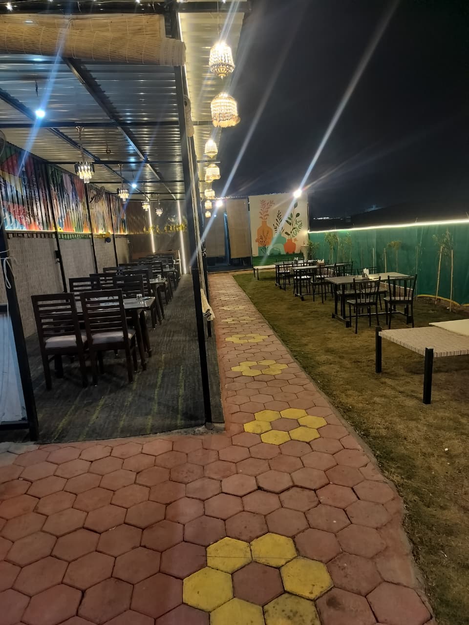 Swad ki Mehfil restaurant entrance view in Indore